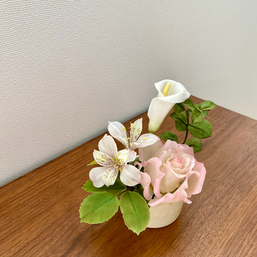 クレイフラワー＊樹脂粘土のお花＊ピンクローズのアレンジメント