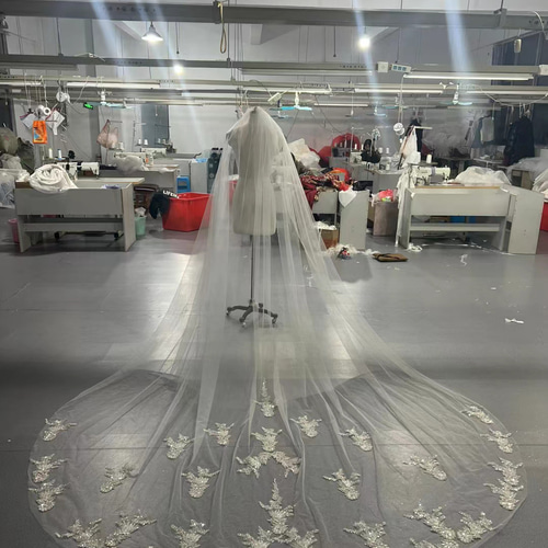 送料無料！ レース付きウエディングドレスベール キラキラロングベール  