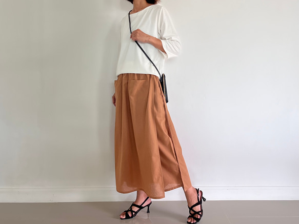 1枚で決まる。春夏の着心地満点コットン100の美シルエットワイドパンツ＆スカート　トフィー色 3枚目の画像