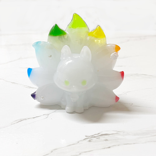 オパール 水晶 九尾 キツネ レジン インテリア雑貨 天然石 さざれ 