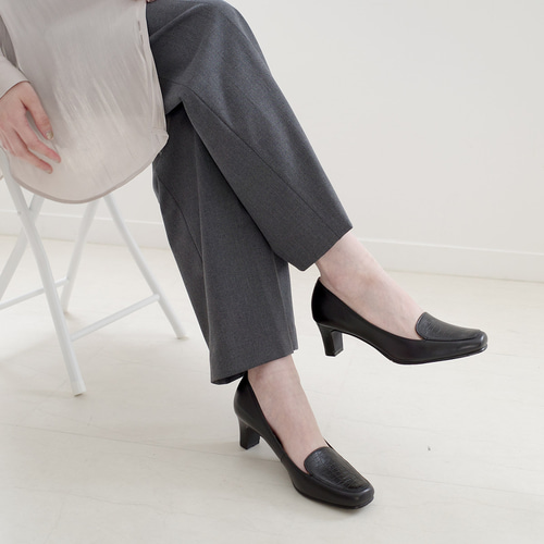 目を惹くクロコ型押しデザインの本革ローヒールシューズ / PO5227