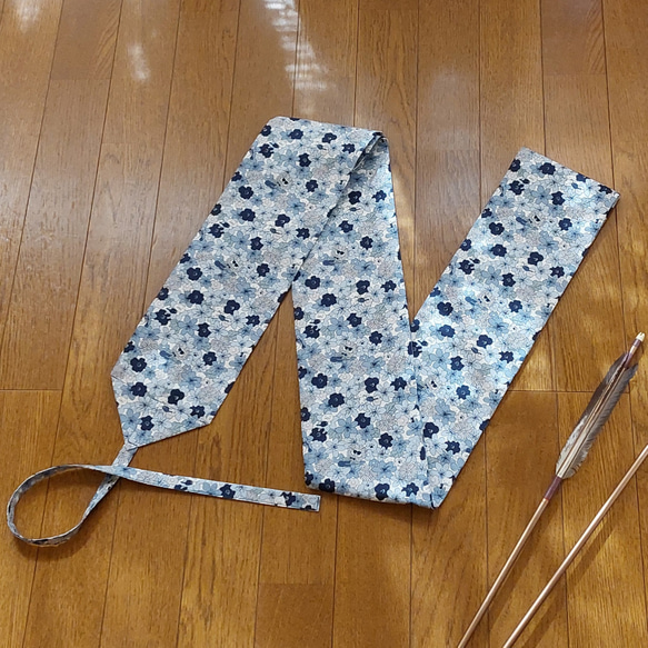 【受注製作】弓道　弓巻き　お花畑の猫　ブルー 1枚目の画像