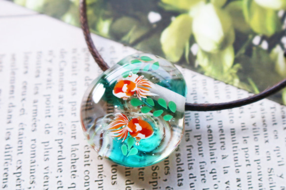 期間限定セール＊金魚のとんぼ玉ガラスペンダント ネックレス