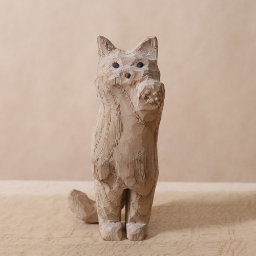 招き猫（左手）木彫り 木製 ネコの置物 インテリア雑貨（木材：栗