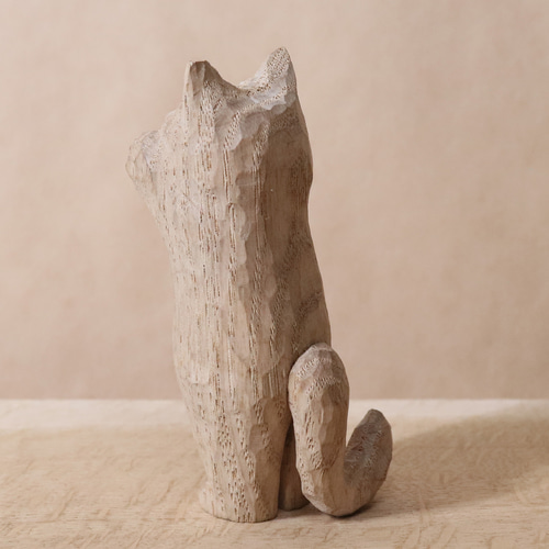 招き猫（左手）木彫り 木製 ネコの置物 インテリア雑貨（木材：栗