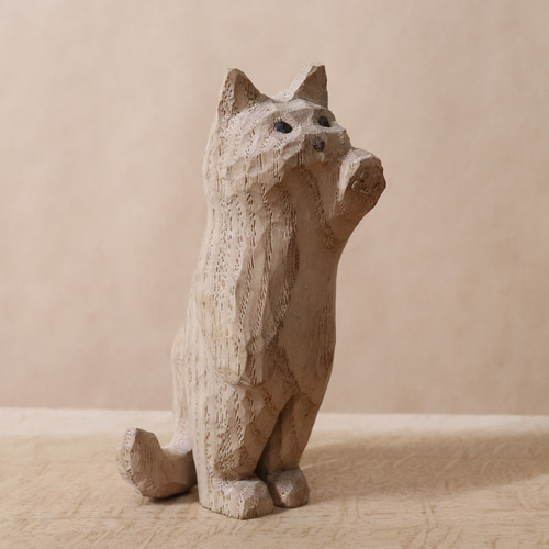 招き猫（左手）木彫り 木製 ネコの置物 インテリア雑貨（木材：栗