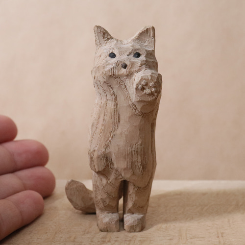 招き猫（左手）木彫り 木製 ネコの置物 インテリア雑貨（木材：栗