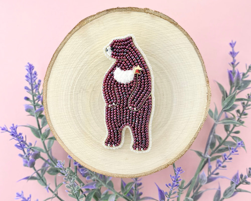 ビーズ刺繍_くまのブローチ（ピンク） ブローチ Zatto 通販