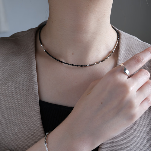 svart og pýrít necklace：天然石パイライト/ブラックスピネル