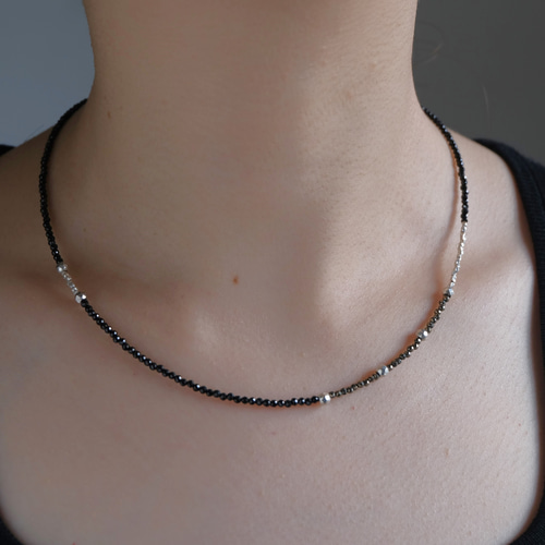 svart og pýrít necklace：天然石パイライト/ブラックスピネル