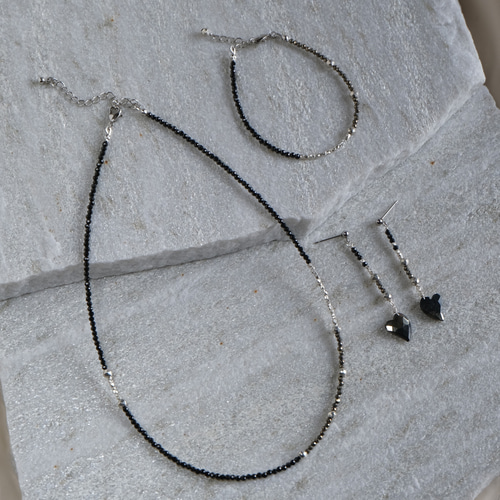 svart og pýrít necklace：天然石パイライト/ブラックスピネル