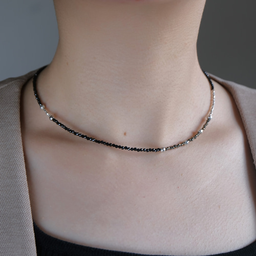 svart og pýrít necklace：天然石パイライト/ブラックスピネル