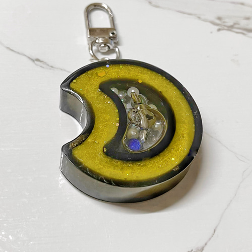 レジン シェイカーキーホルダー 月島蛍 ブラック イエロー