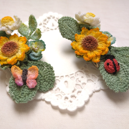 ひまわりの手染め・レース編みブローチ【てんとう虫さん付き/蝶々さん  