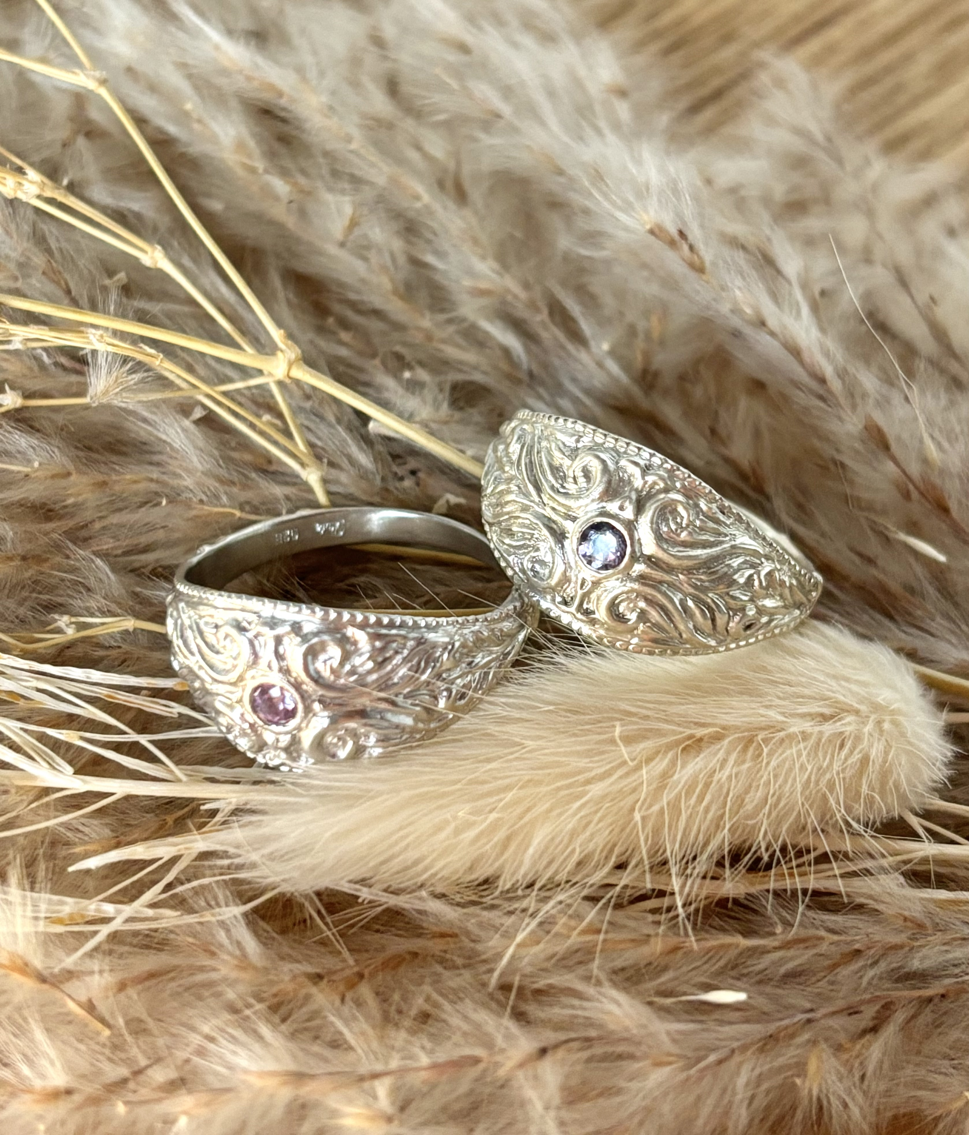 大きめのアンティーク風リング　タンザナイト（フリーサイズ）