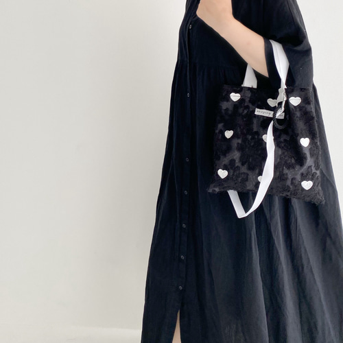 ハート刺繍のフラワーバッグ(黒×白) Sサイズ ハンドバッグ
