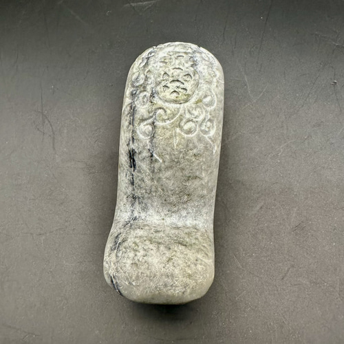 天賜萬福勾玉 糸魚川糸巻きグレー翡翠握り石 立体・オブジェ ケン