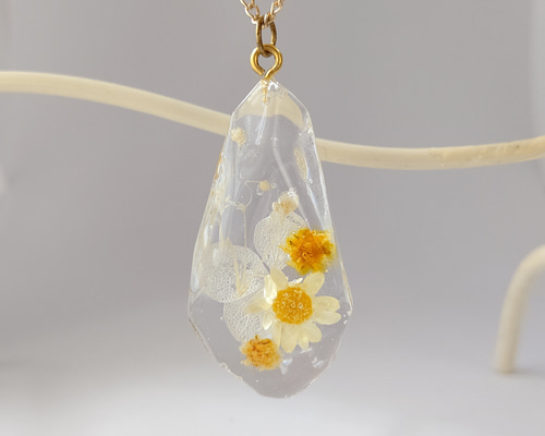 M286 レジン　ネックレス　イエローピンクフラワーアレンジ球体2.6cm 楽天市場】ネックレス レジン 花の通販 M286 レジン ネックレス