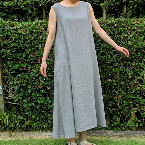 ソフトリネンのノースリーブワンピース グレー 裾詰め可 ワンピース N²