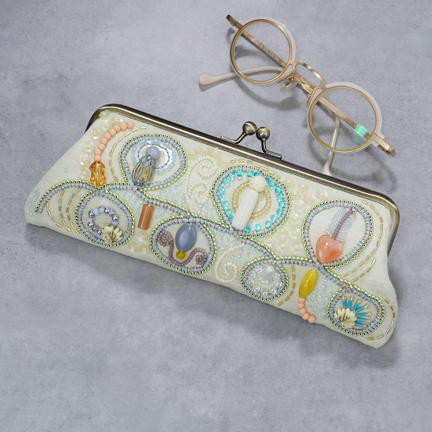 ビーズ刺繍のがま口眼鏡ケース・ペンケース No.4｜レモンイエロー×ビーズ刺繍｜一点もの｜母の日・敬老の日ギフトに