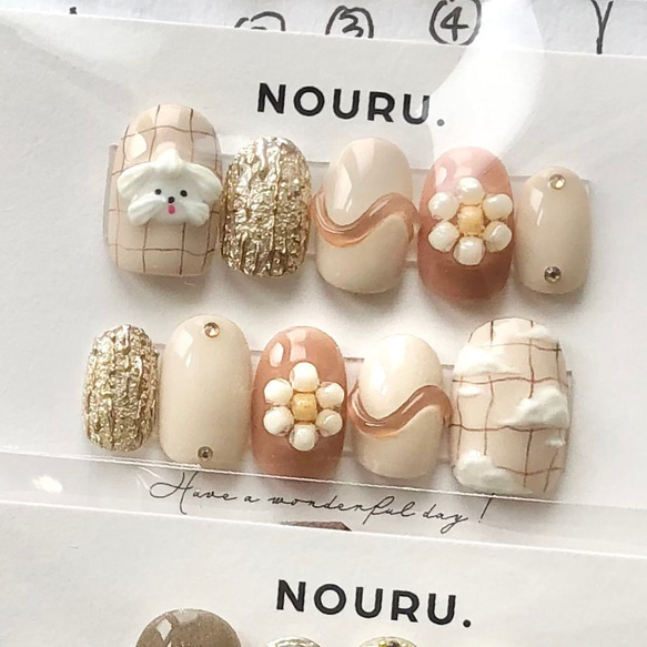 淡色わんわんクリーム【サイズオーダー制】￤ネイルチップ チェック柄 犬 落書き フラワー ビーズ ベージュ 短め 5枚目の画像