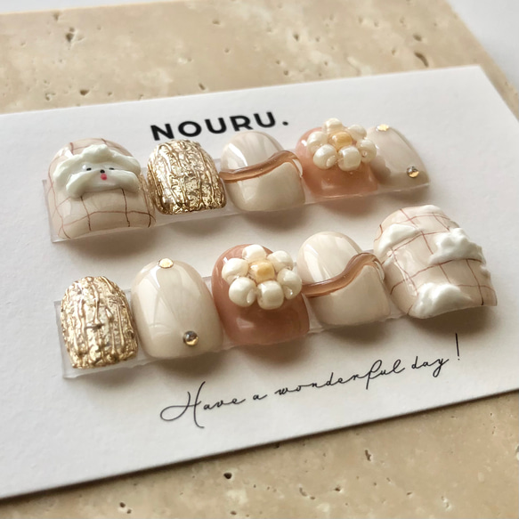 淡色わんわんクリーム【サイズオーダー制】￤ネイルチップ チェック柄 犬 落書き フラワー ビーズ ベージュ 短め 4枚目の画像