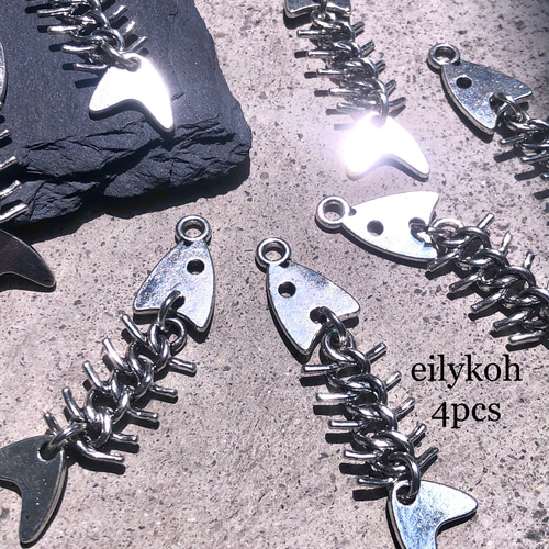 NEW 4個/魚の骨 シルバー ゆらゆらメタルチャーム CH286 チャーム