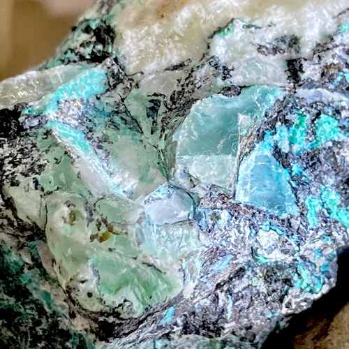 ジェムシリカ　レインボー　クリソコラ　原石　ラフストーン ジェムシリカレインボークリソコラ原石ラフストーン