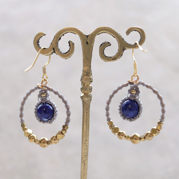 エキゾチックフープラピスラズリマクラメピアスmacp112天然石エスニックアジアンエキゾチックなアレルギーフリーピアス 4枚目の画像