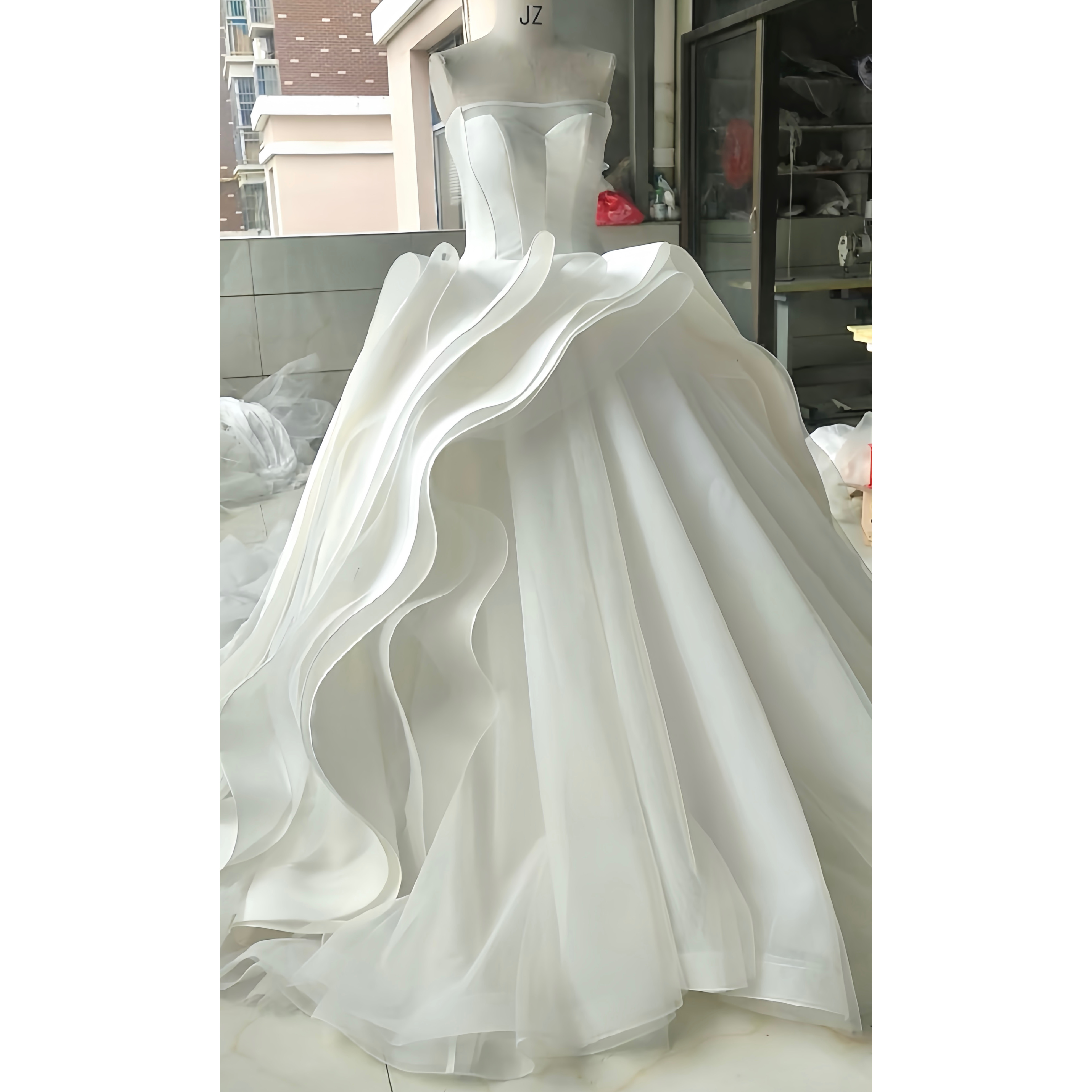 抜群のおしゃれ見え　エレガントなシルエット　水波プリンセス　オフホワイト　お色直し　オーダー可能披露宴前撮り二次会結婚式