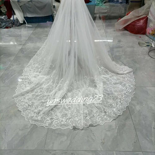 実例写真！華やかなトレーン 花柄のモチーフ刺繍が美しく 結婚式  