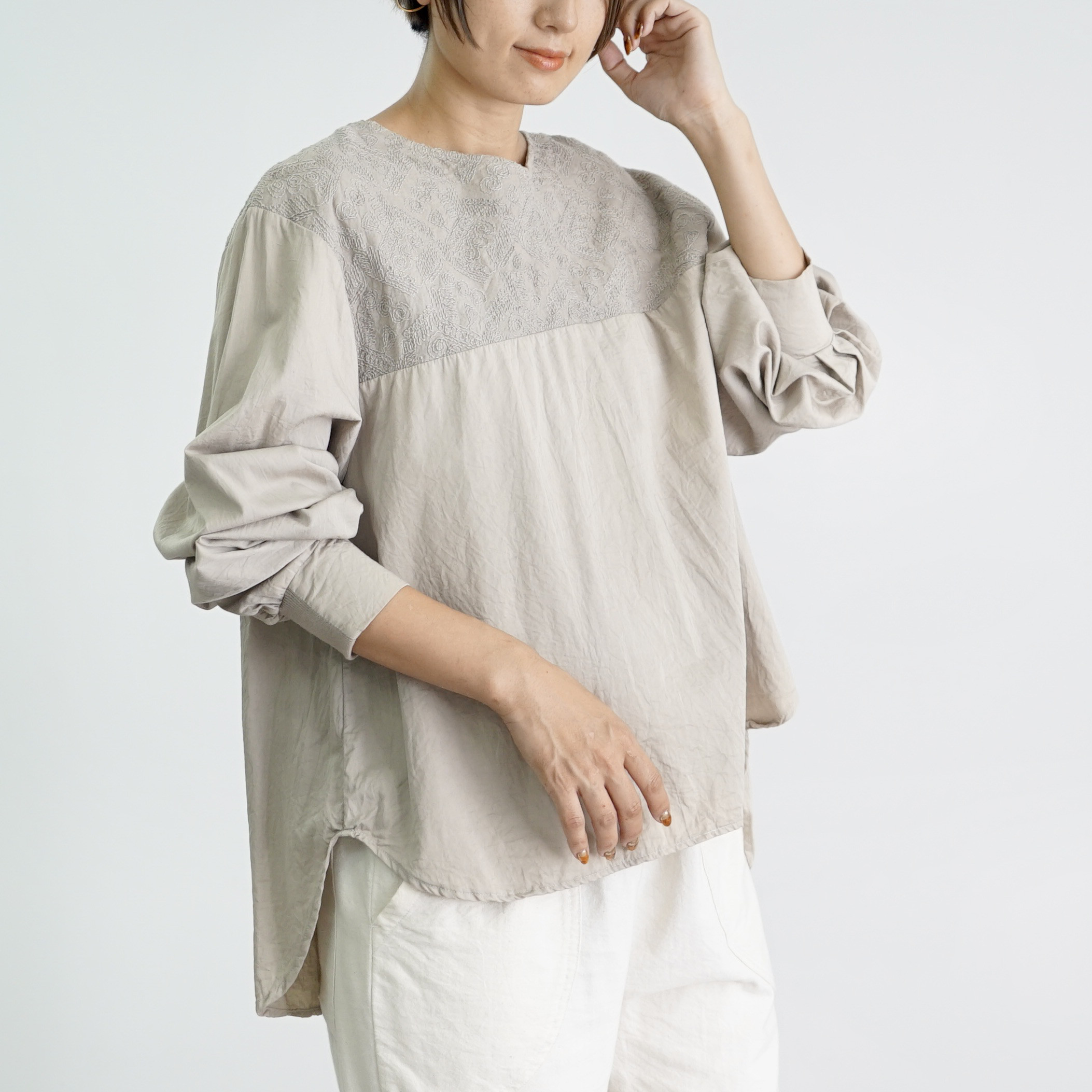 刺繍ブラウス/ライトグレー/三河織物