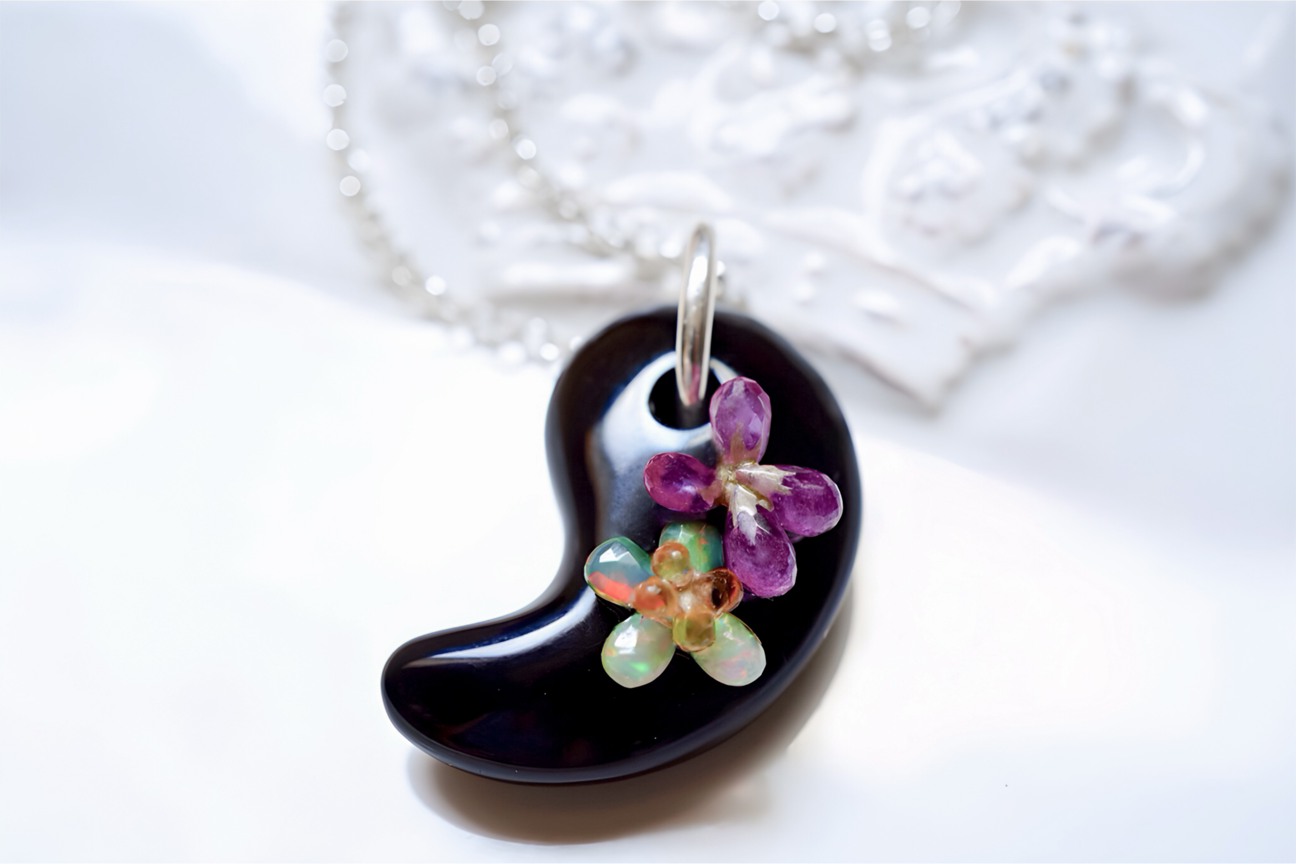 青森産　紫メノウ勾玉　錦石 青森産 紫メノウ勾玉 錦石 BASE ハンドメイド・手芸 青森産 紫メノウ