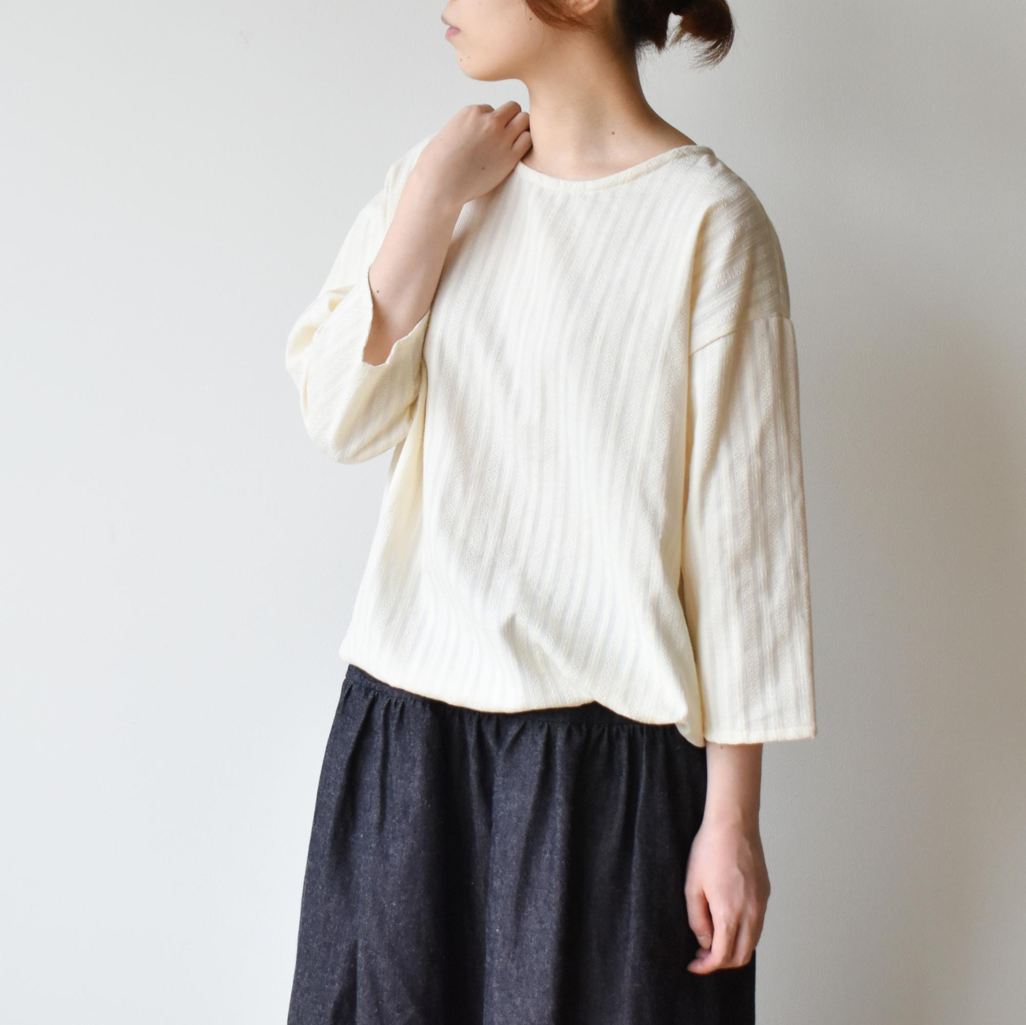 レース刺繍とドローコードで魅せる大人可愛いスタイル【SOL194F】