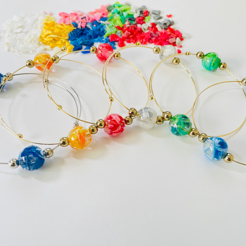 安物のプラスチックブレスレット 組みたて