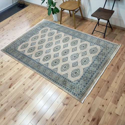 パキスタン絨毯 ラグ 197x140cm 軽くて畳める手織りラグ ベージュ