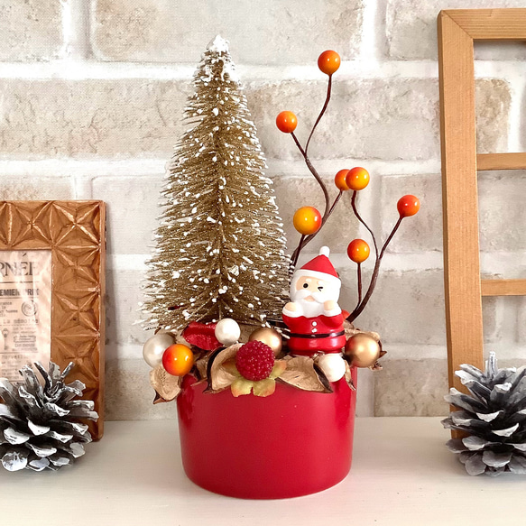 ウインクサンタとミニツリーのクリスマスオブジェ◇高さ19センチ◇赤色