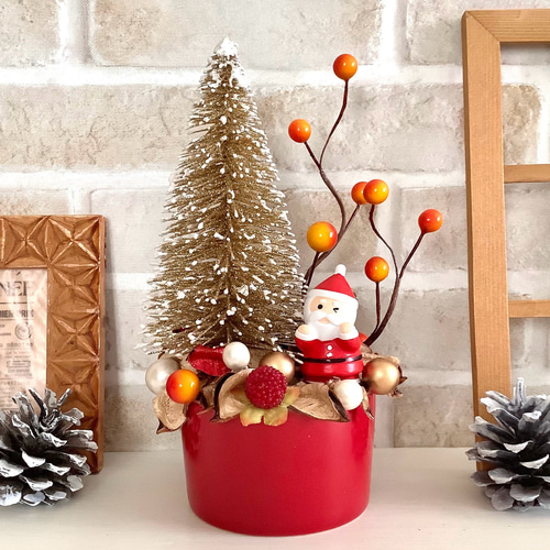 ウインクサンタとミニツリーのクリスマスオブジェ◇高さ19センチ◇赤色