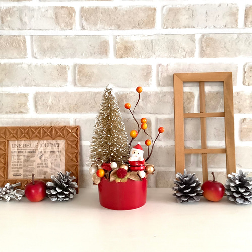 ウインクサンタとミニツリーのクリスマスオブジェ◇高さ19センチ◇赤色