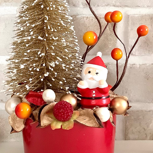 ウインクサンタとミニツリーのクリスマスオブジェ◇高さ19センチ◇赤色