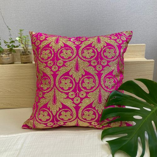 アンティーク調 ピンク×ゴールド刺繍 クッション クッション
