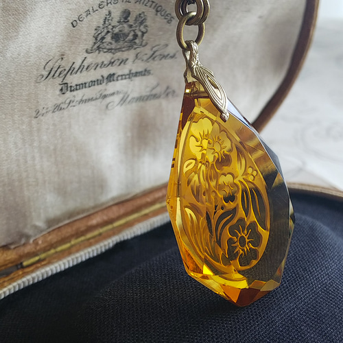 アンティーク Flower・Leaf トパーズ/琥珀色（約35×23㎜）インタリオ