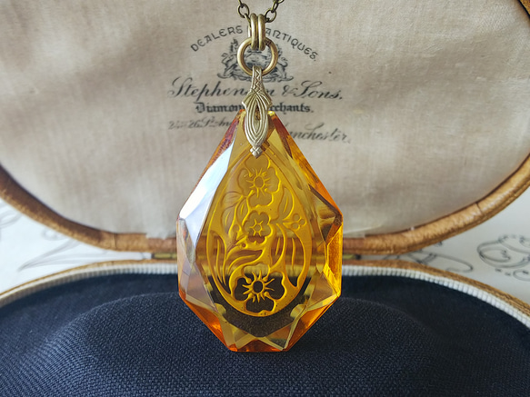 琥珀色の葉形ブローチ・ペンダントトップ 琥珀色の葉形ブローチ・ペンダントトップ 琥珀色の葉形ブローチ