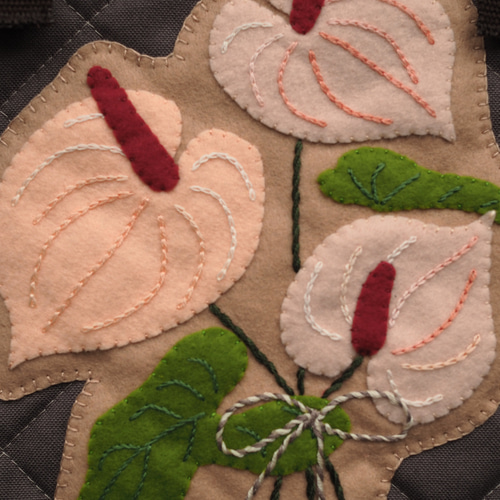 入園・入学の贈り物にも!】お花(アンスリウム)のアップリケ刺繍