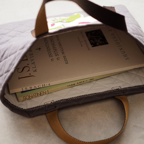 入園・入学の贈り物にも!】お花(アンスリウム)のアップリケ刺繍