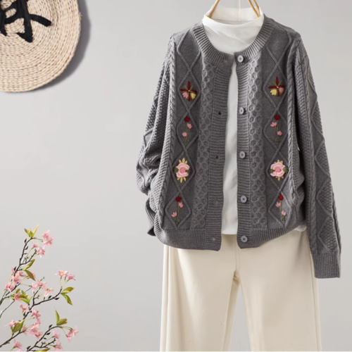 新作】フラワー刺繍ニットカーディガン レトロなクルーネックの 新作】フラワー刺繍ニットカーディガン レトロなクルーネックの
