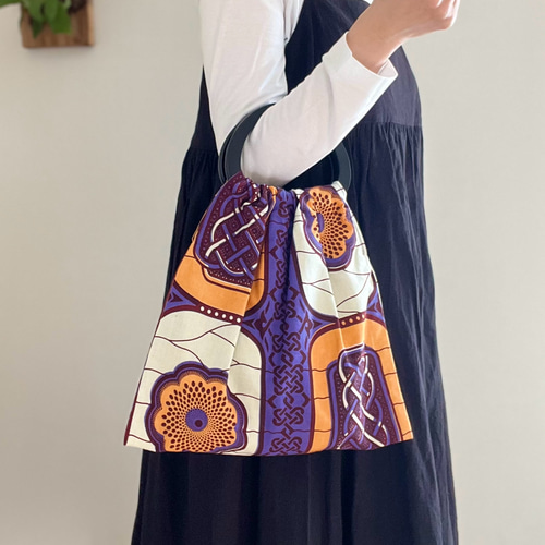 【一点もの】アンティーク和布と竹ハンドルのパッチワークグラニーバッグ 一点もの】アンティーク和布と竹ハンドルのパッチワークグラニー