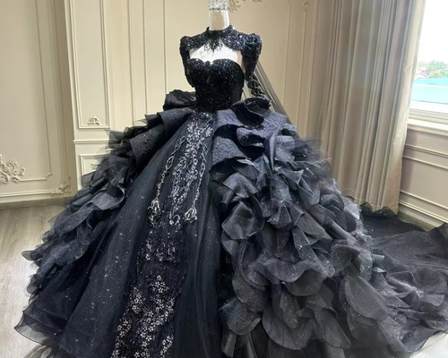 【美晴 ウエディングドレス】フリルセクシー黒ドレスブラック　着用画像あり 美晴 ウエディングドレス】フリルセクシー黒ドレスブラック 着用