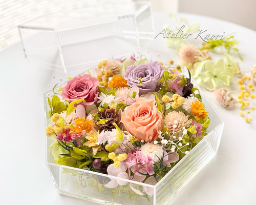 幸せのお花畑 - 六角形BOXフラワーアレンジメント