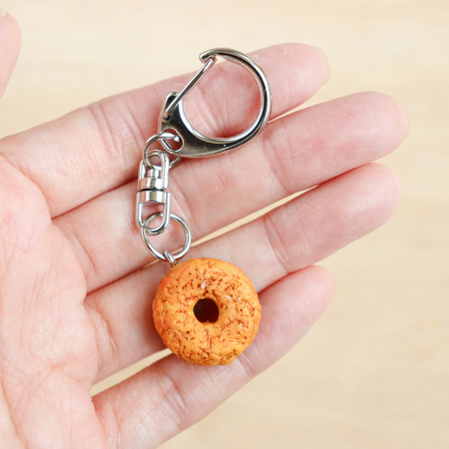 食べ物キーホルダー♢チョコドーナツくん キーホルダー 日なたの窓